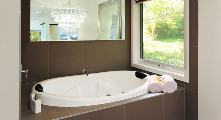 Double Spa Bath at The Gallery Olinda